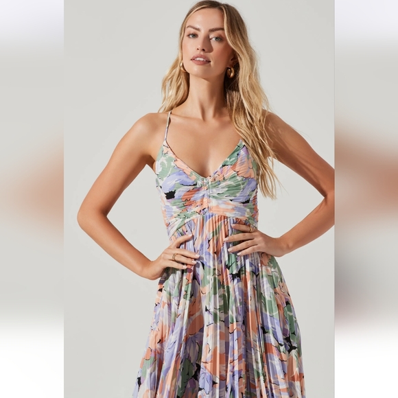 Astr The Label Blythe Floral Maxi Dress - Picture 2 of 8